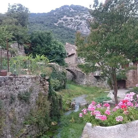 De La Tour Saint-Guilhem-le-Desert