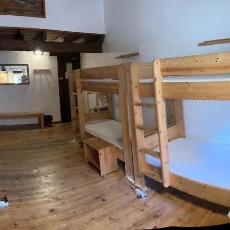 B&B De La Tour 생 기엠 르 데제르